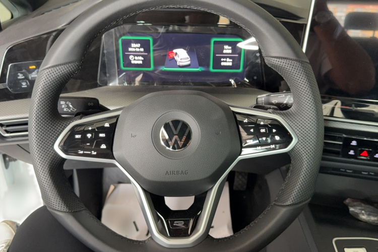 Volkswagen Golf 2026 car image #12