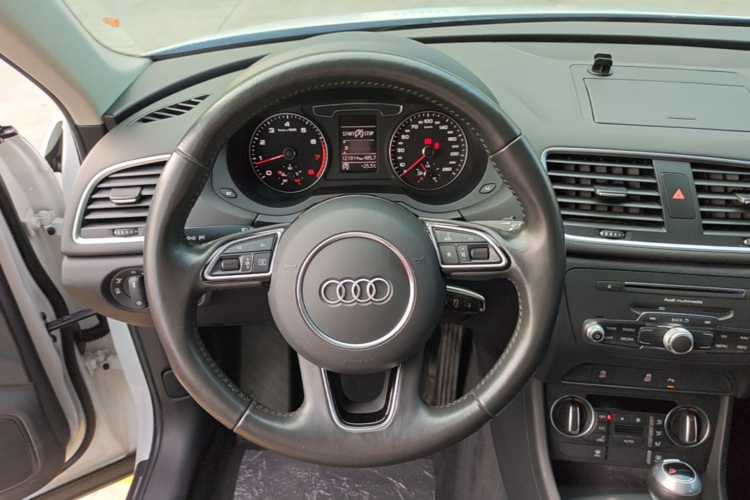Audi Q3 2018 immagine di auto #11