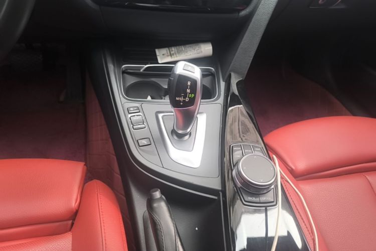 BMW 3 Series 2018 car image #14