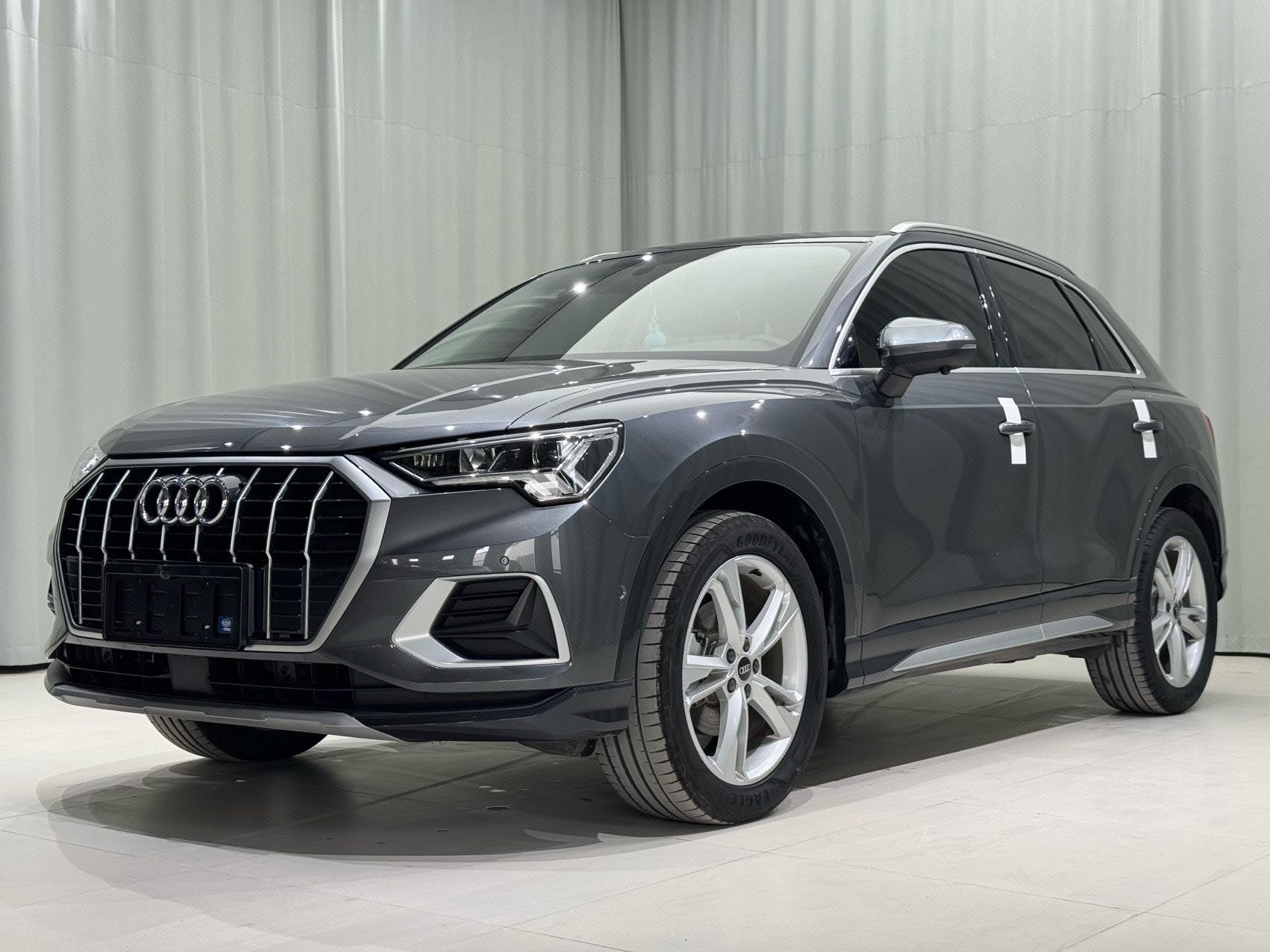Audi Q3 2022 car image 