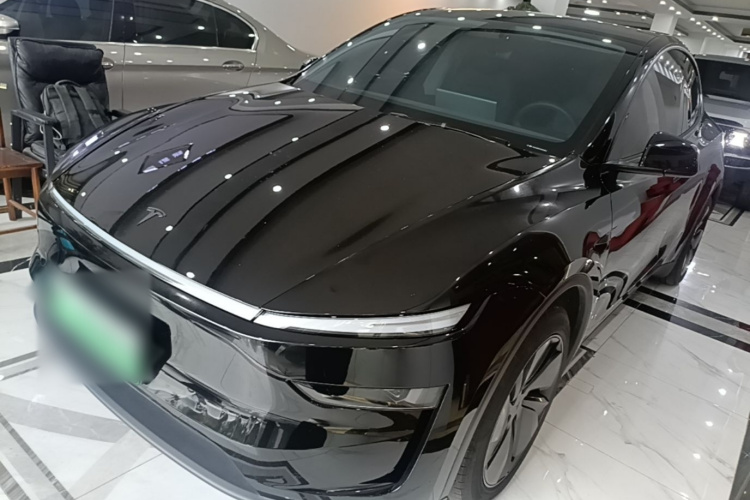 Tesla Model Y 2025 #2 Tesla Model Y 2025 car image #2