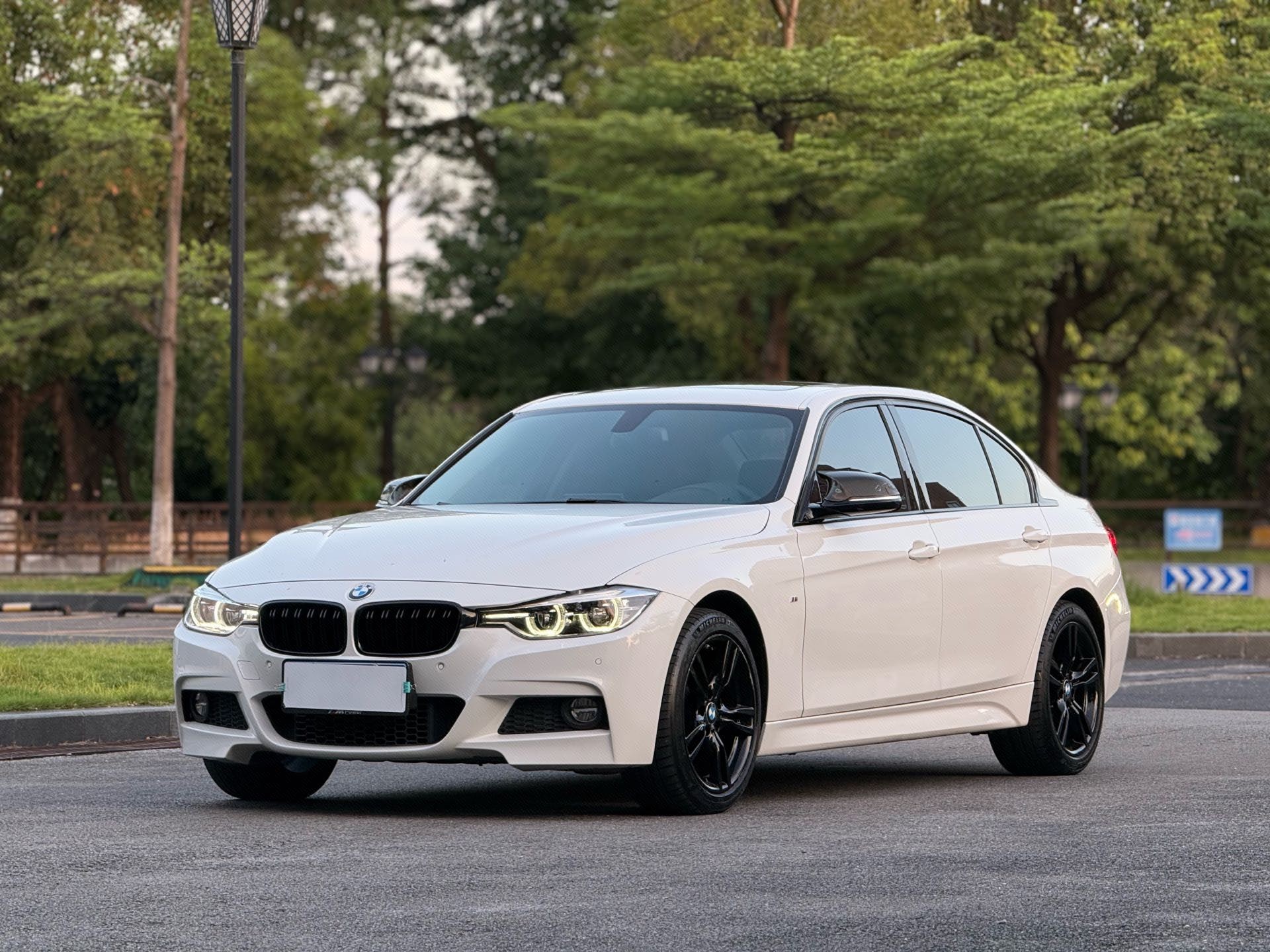 BMW 3 Series 2018 BMW 3 Series 2018 car image