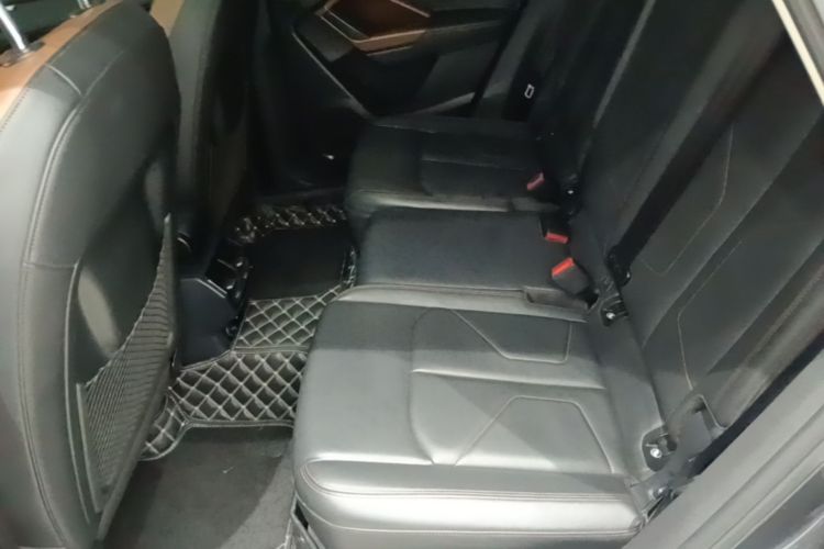 Audi Q3 2021 car image #17