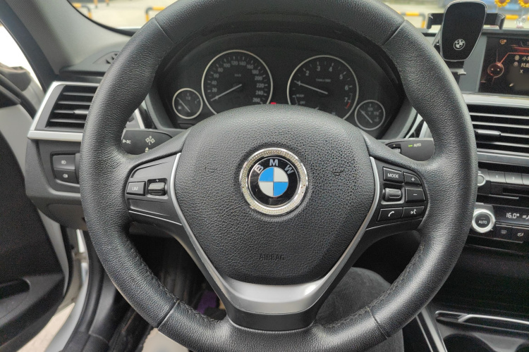 BMW 3 Series 2017 car image #11