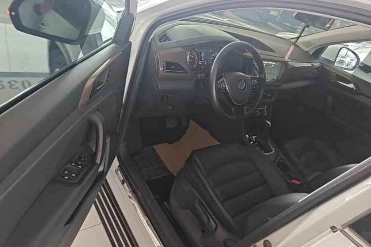 Volkswagen Tharu 2020 car image #16