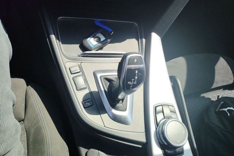 BMW 3 Series 2016 صورة سيارة #18