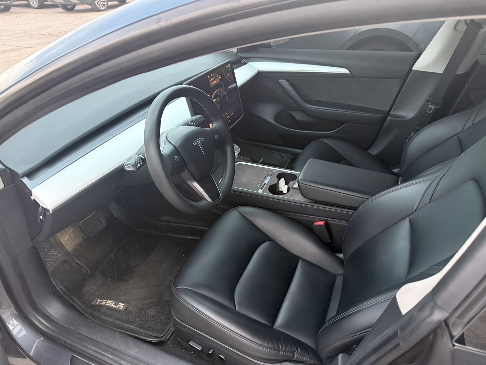 Tesla Model 3 2023 car image #3