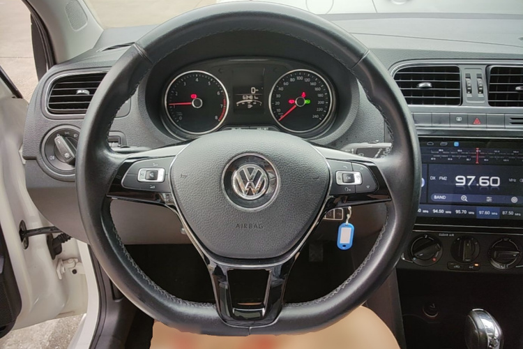 Volkswagen Polo 2017 #11 Volkswagen Polo 2017 car image #11