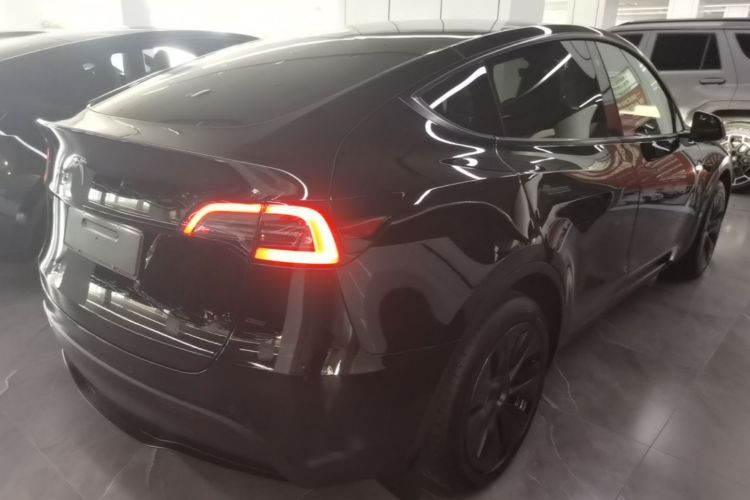 Tesla Model Y 2023 car image #7