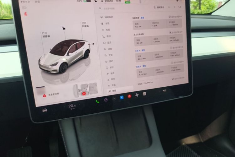 Tesla Model Y 2022 car image #13