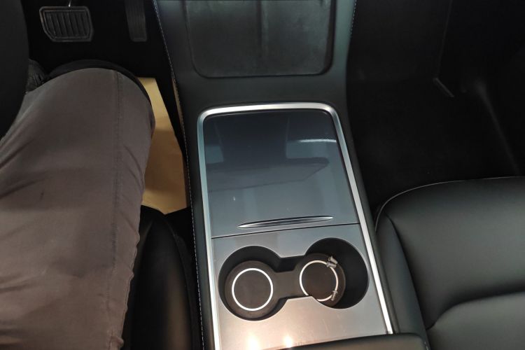 Tesla Model Y 2024 #18 Tesla Model Y 2024 car image #18