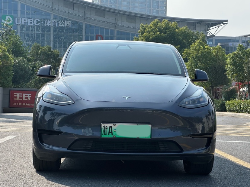 Tesla Model Y 2022 صورة سيارة #2