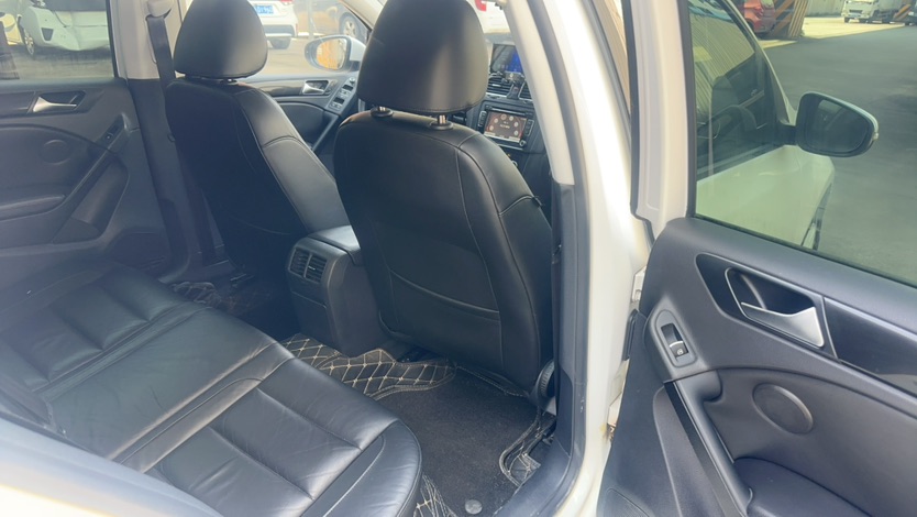 Volkswagen Golf 2013 car image #8