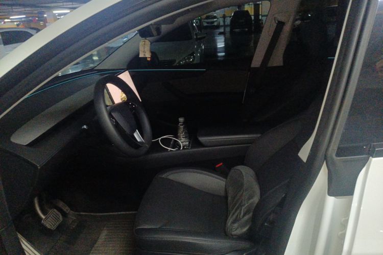 Tesla Model Y 2025 #15 Tesla Model Y 2025 car image #15