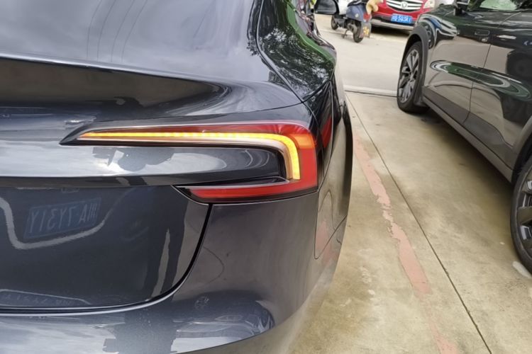 Tesla Model 3 2025 car image #8