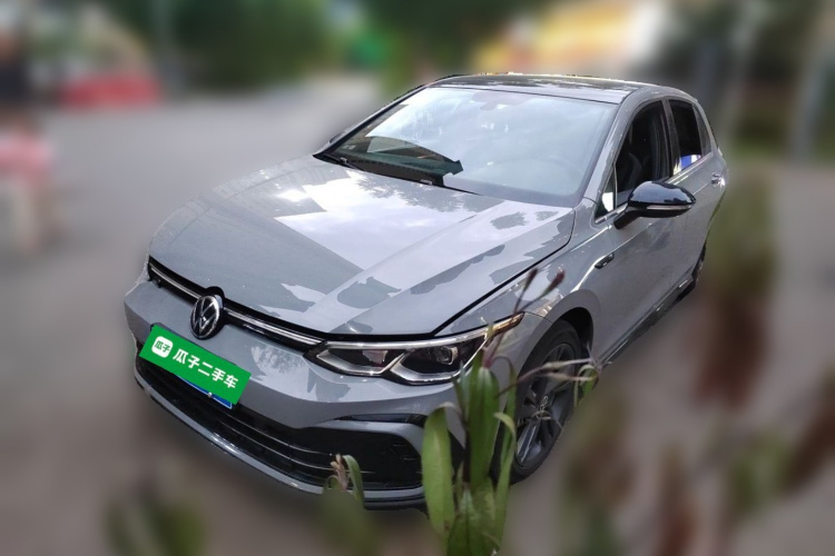 Volkswagen Golf 2023 car image #2