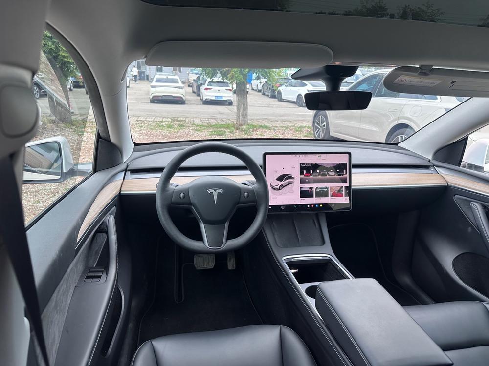 Tesla Model Y 2022 #8 Tesla Model Y 2022 car image #8