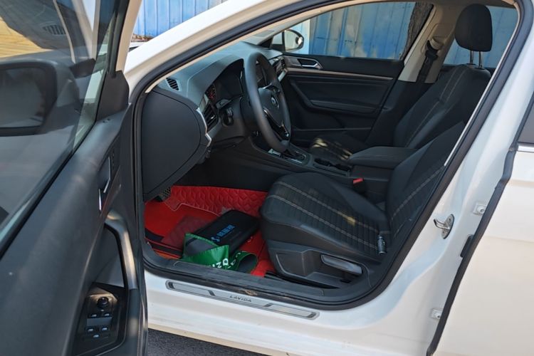 Volkswagen Lavida 2018 car image #16
