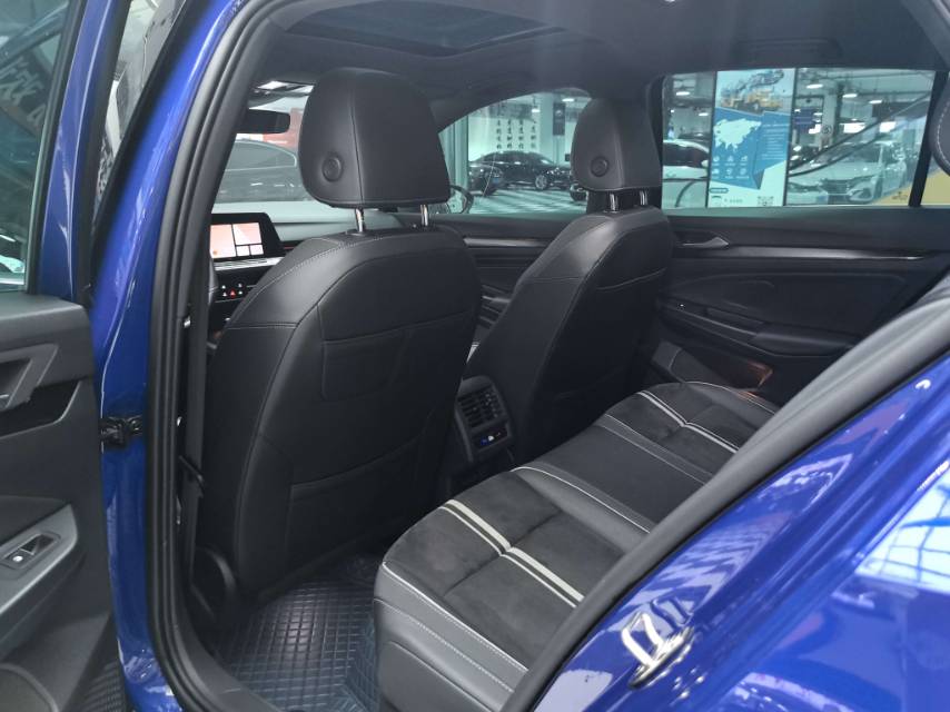 Volkswagen Golf 2021 car image #9
