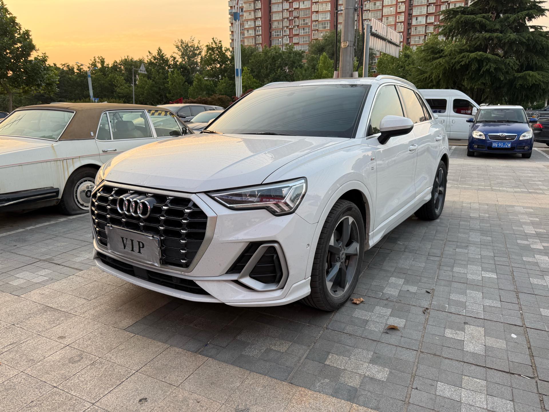 Audi Q3 2023 car image 