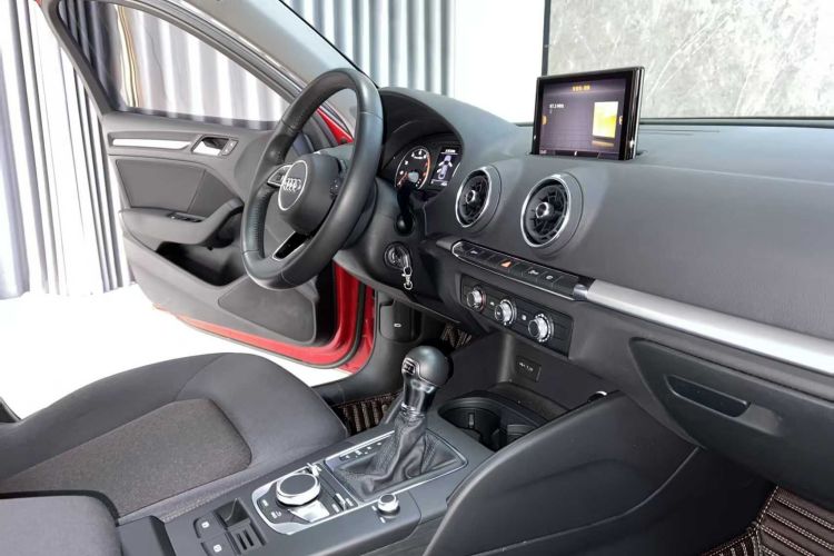 Audi A3 2019 car image #16