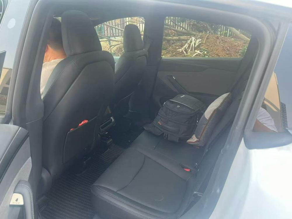 Tesla Model Y 2026 immagine di auto #10