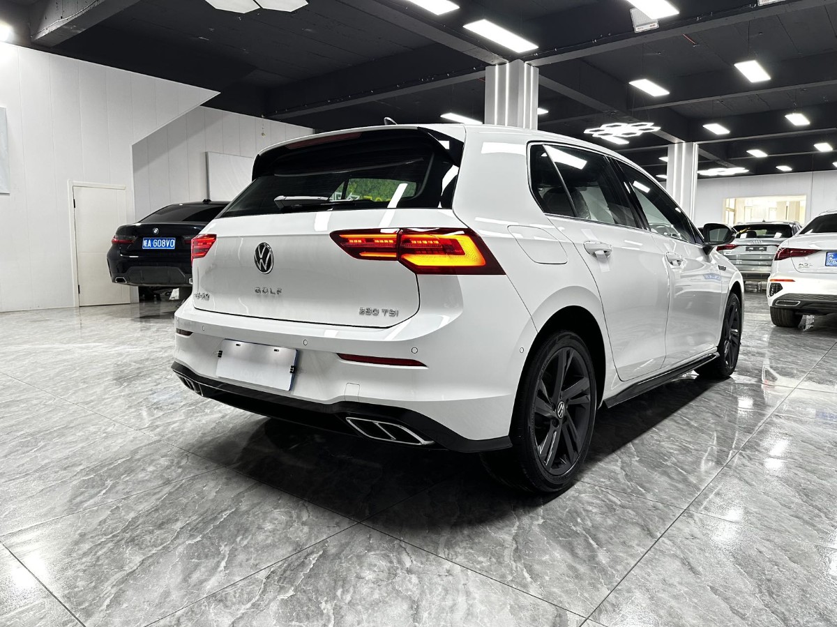 Volkswagen Golf 2023 car image #7