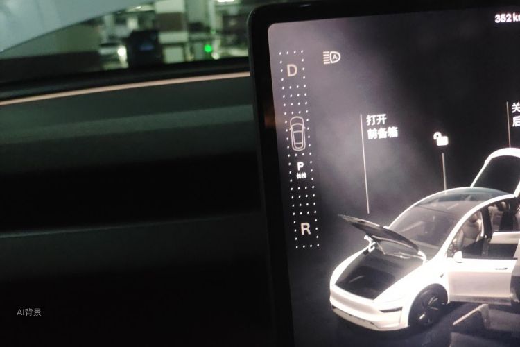 Tesla Model Y 2025 car image #16