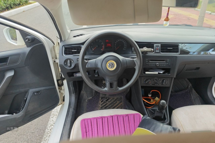 Volkswagen Santana 2016 car image #12