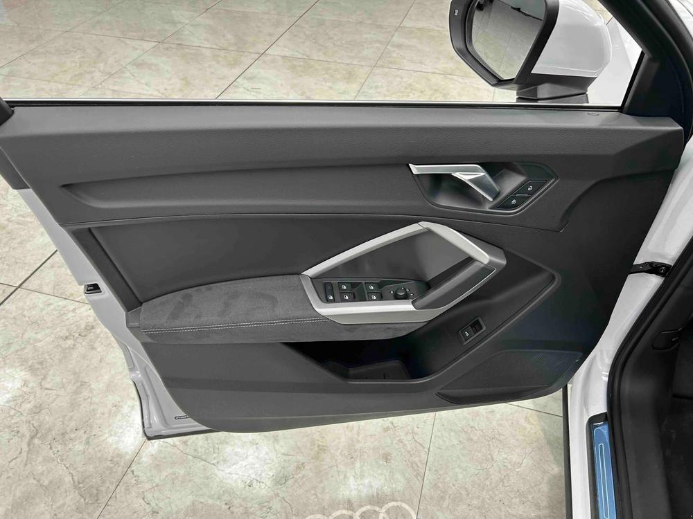 Audi Q3 2022 car image #12