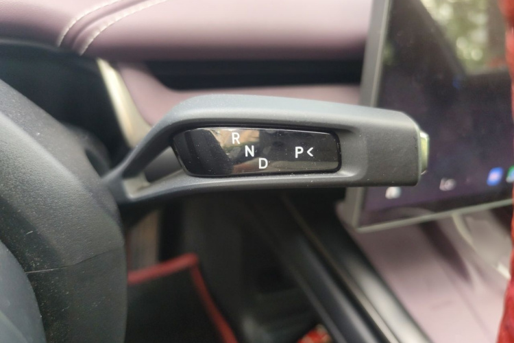 MI SU7 2025 immagine di auto #18