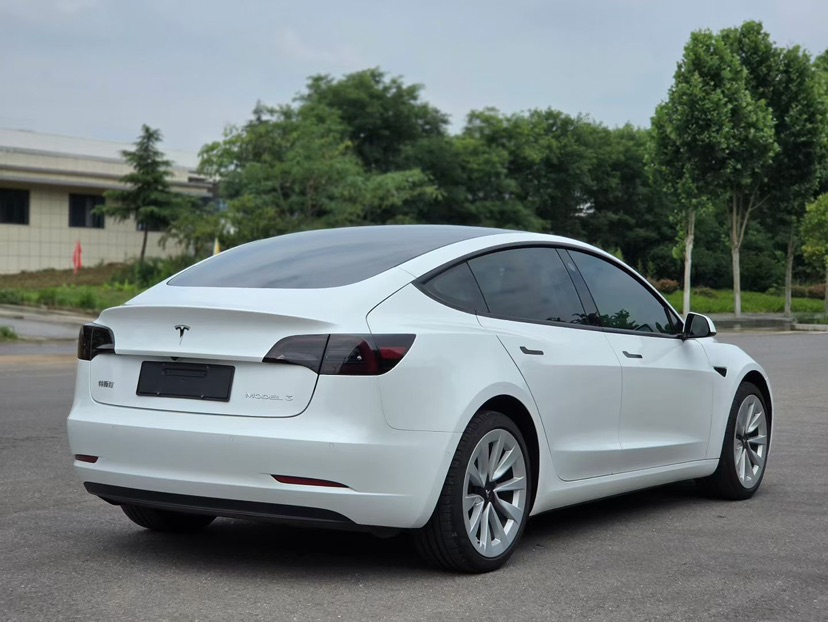 Tesla Model 3 2022 car image #9