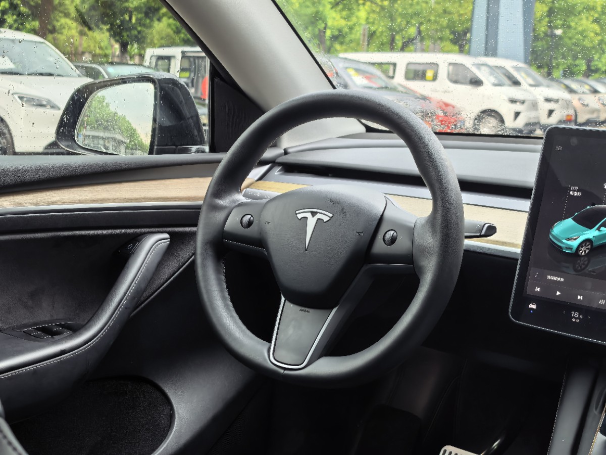 Tesla Model Y 2023 #9 Tesla Model Y 2023 car image #9