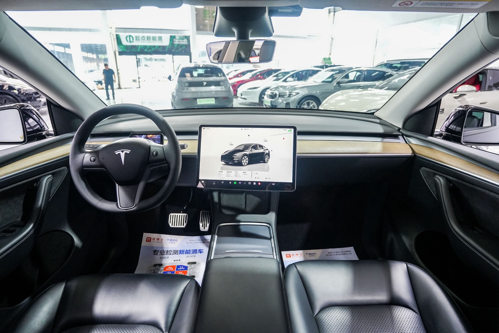 Tesla Model Y 2023 car image #8
