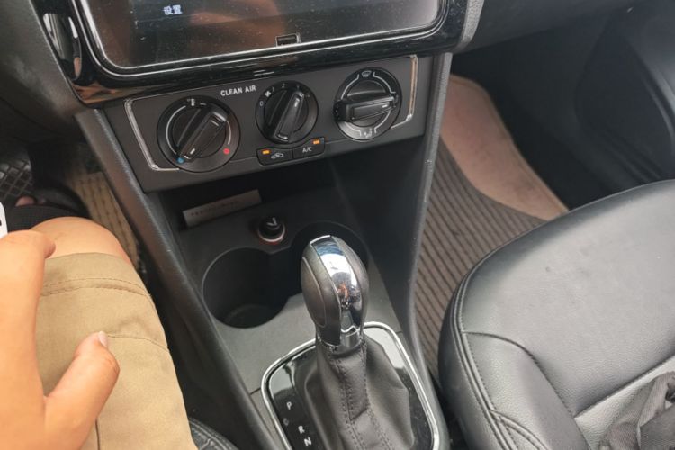 Volkswagen Polo 2018 car image #14