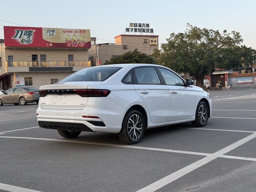GEELY Emgrand 2024 car image #9