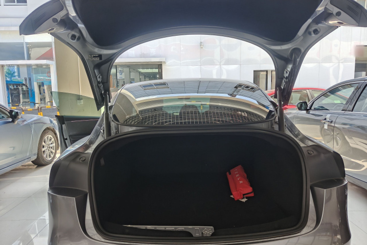 Tesla Model 3 2025 car image #21