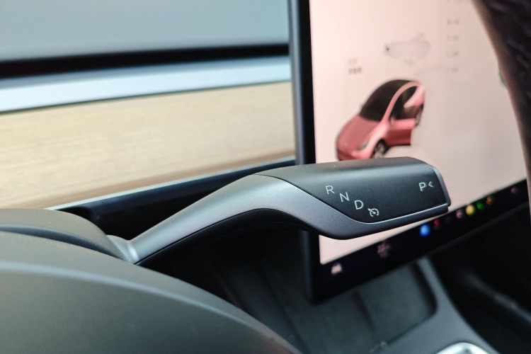 Tesla Model Y 2022 immagine di auto #18