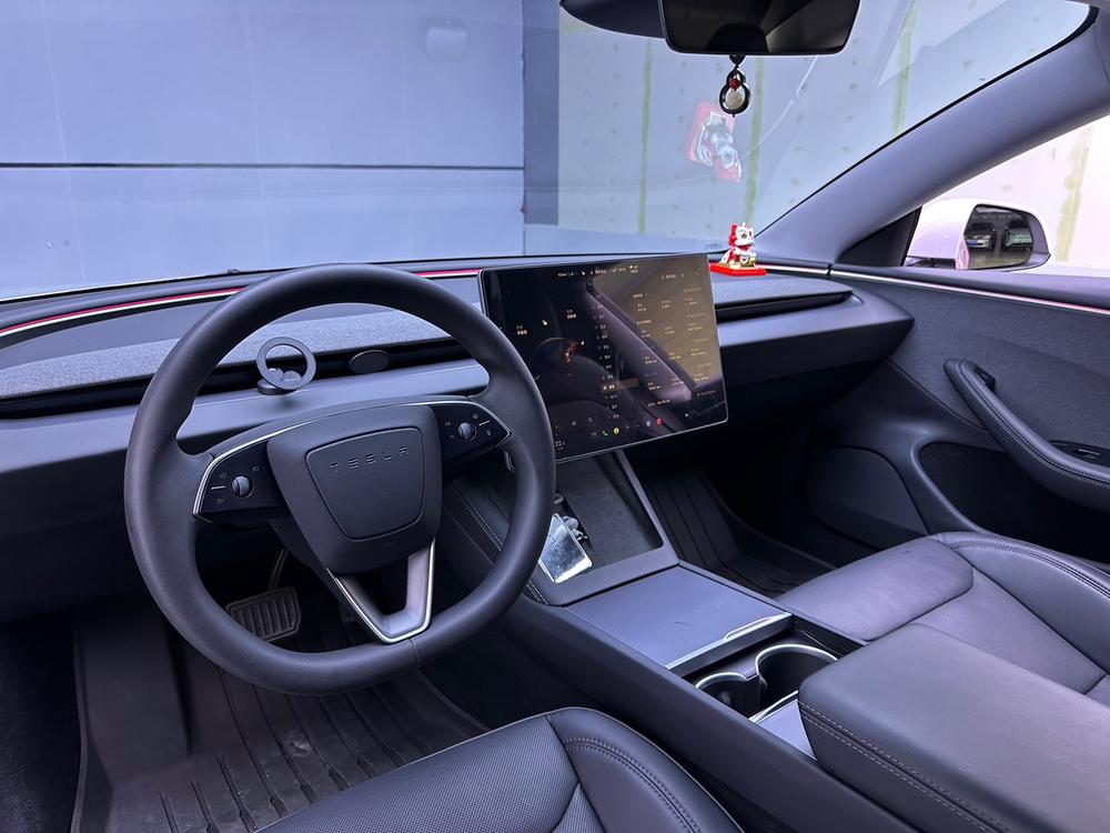 Tesla Model 3 2024 car image #11