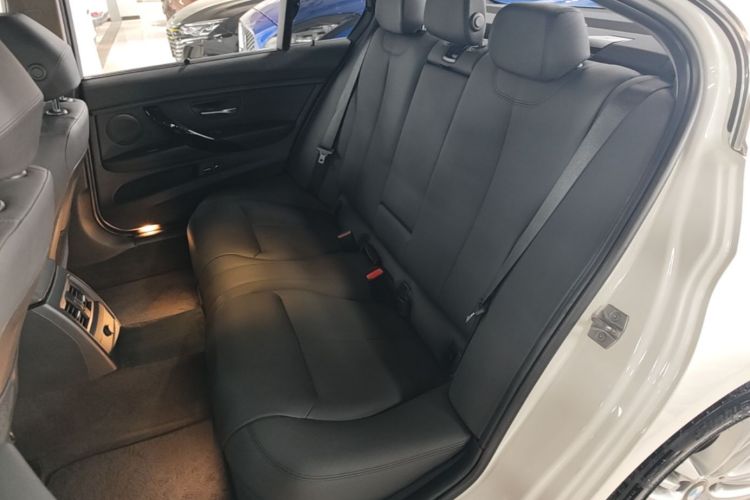 BMW 3 Series 2017 car image #17