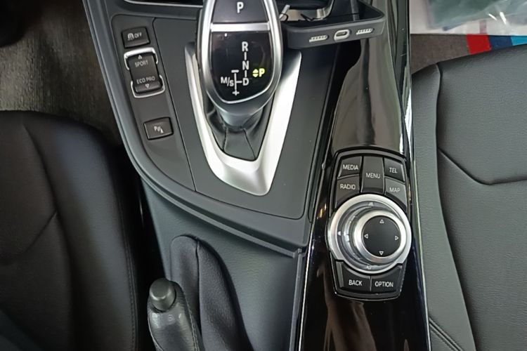BMW 3 Series 2017 car image #14