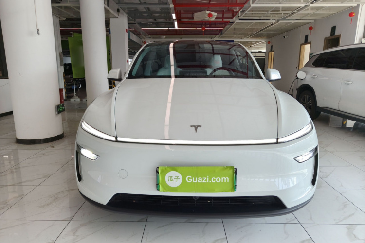 Tesla Model Y 2025 #3 Tesla Model Y 2025 car image #3