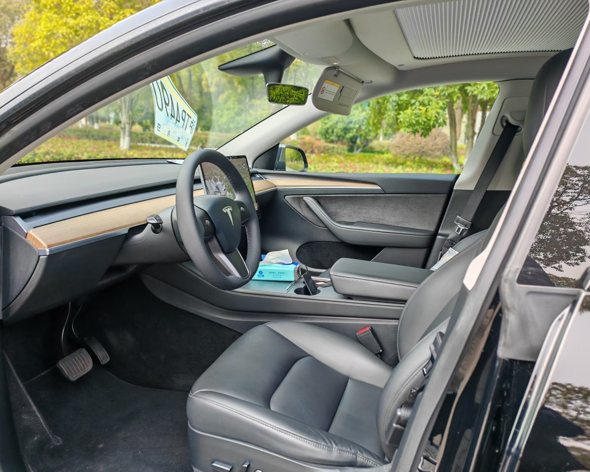 Tesla Model Y 2022 car image #4