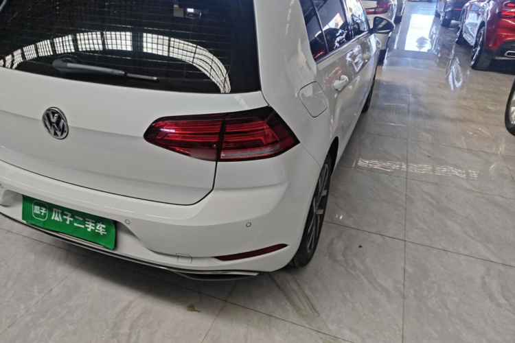 Volkswagen Golf 2020 car image #8