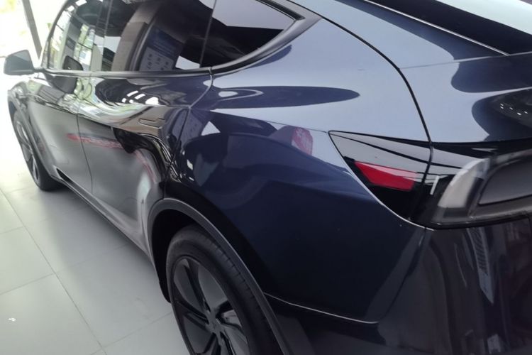 Tesla Model Y 2025 car image #5