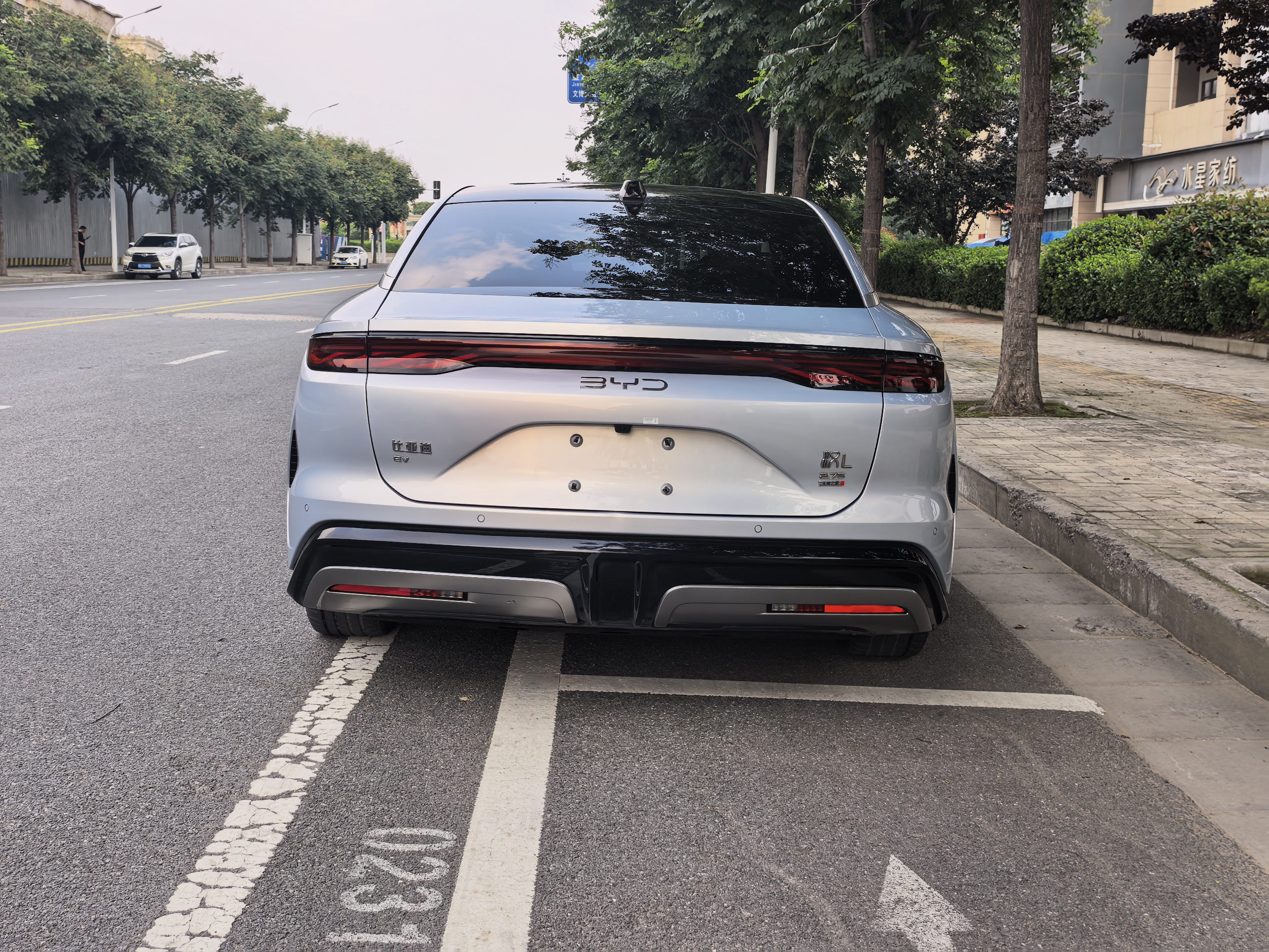 BYD HanL 2025 car image #15