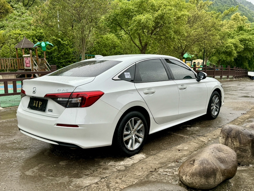 Honda Civic 2024 صورة سيارة #9