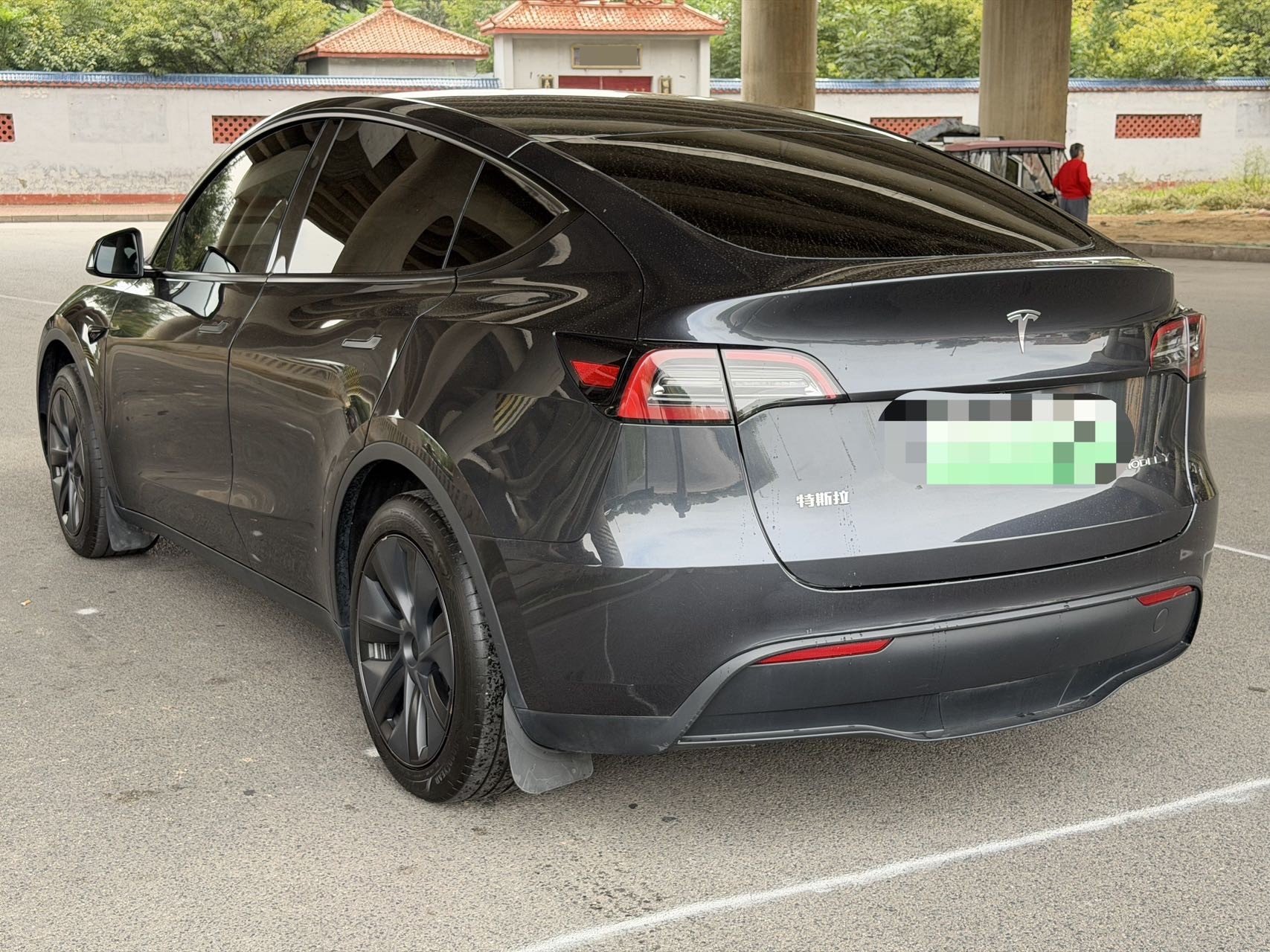 Tesla Model Y 2025 #4 Tesla Model Y 2025 car image #4