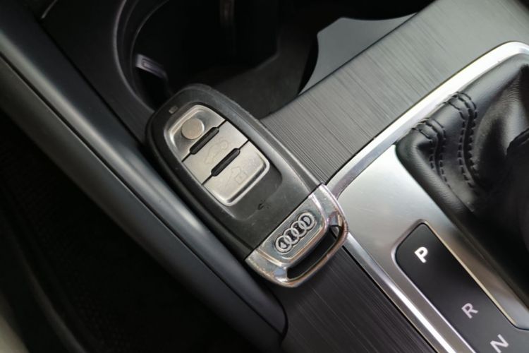 Audi A3 2018 car image #10