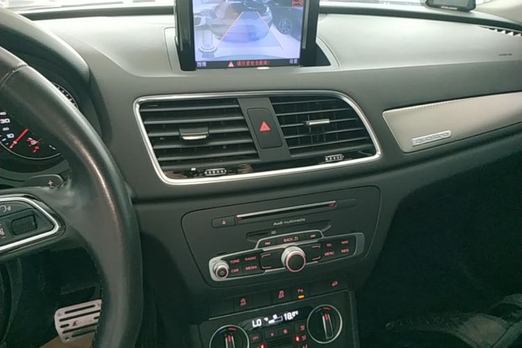 Audi Q3 2016 car image #13